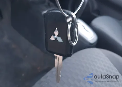 2018 Mitsubishi Mirage Es z USA, uszkodzony, nr VIN ML32A3HJ6JH015063